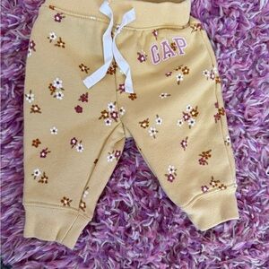 BABY GAP sweatpants